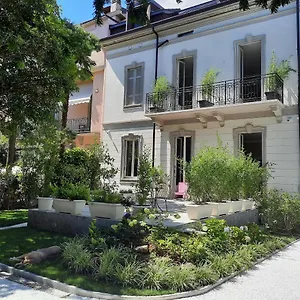 https://santagata-bedbreakfast.it-lombardy.com